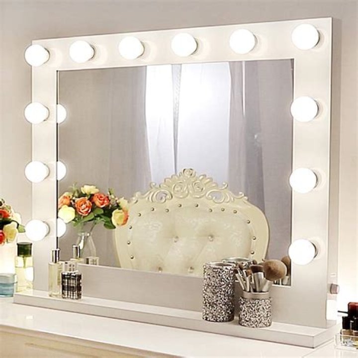 11 Best Light-Up Mirrors 2023 To Upgrade Your Makeup Routine