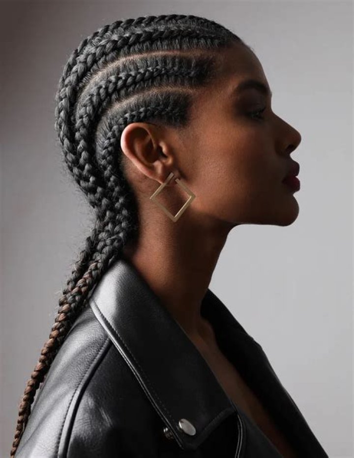 Beyonce Goes Without Makeup, Sports Cornrows for ‘Garage’