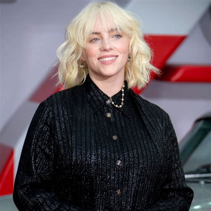 Billie Eilish Ditches Blonde Hair for Short Blonde Shag: Pics
