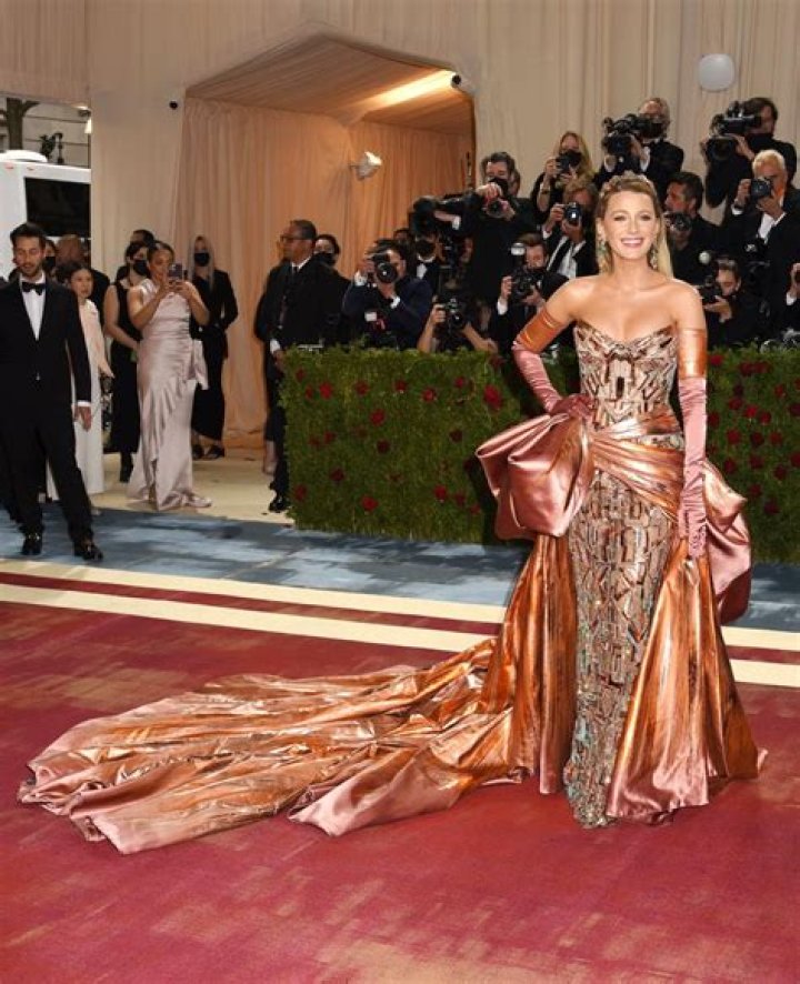 Blake Lively ‘Hops’ Rope to Fix Her Dress in Met Gala Exhibit