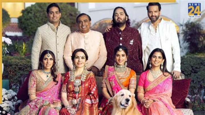 Bride and groom share adorable moment at varmala ceremony – India TV