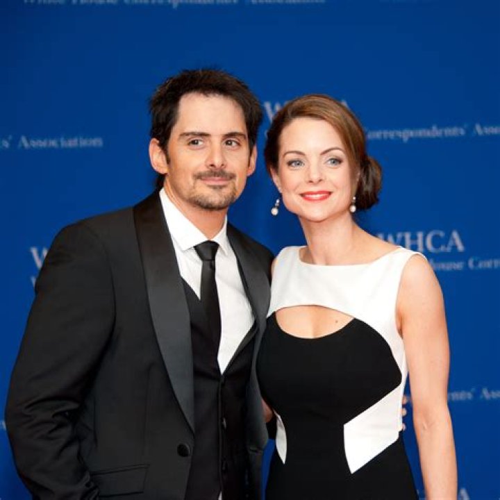 Brad Paisley “stalked” wife Kimberly Williams after seeing her film with ex