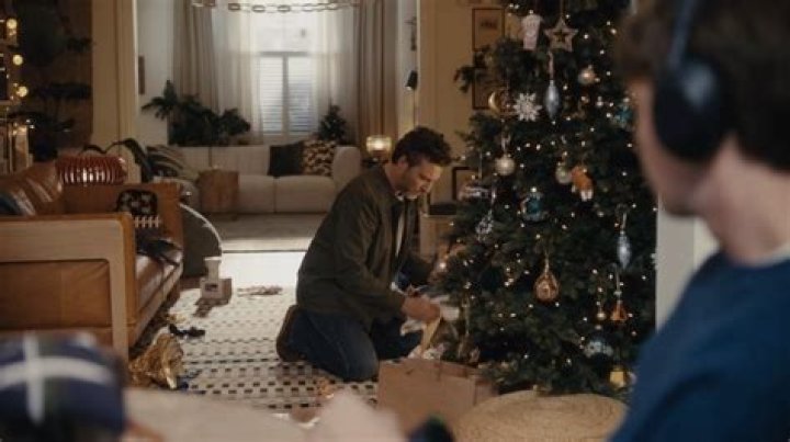 People break down in tears over heartbreaking German Christmas ad about an old man’s bond with his granddaughter