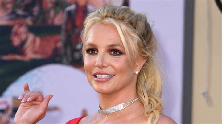 Britney Spears Suffers Wardrobe Malfunction, Exposing Nipple on Stage 