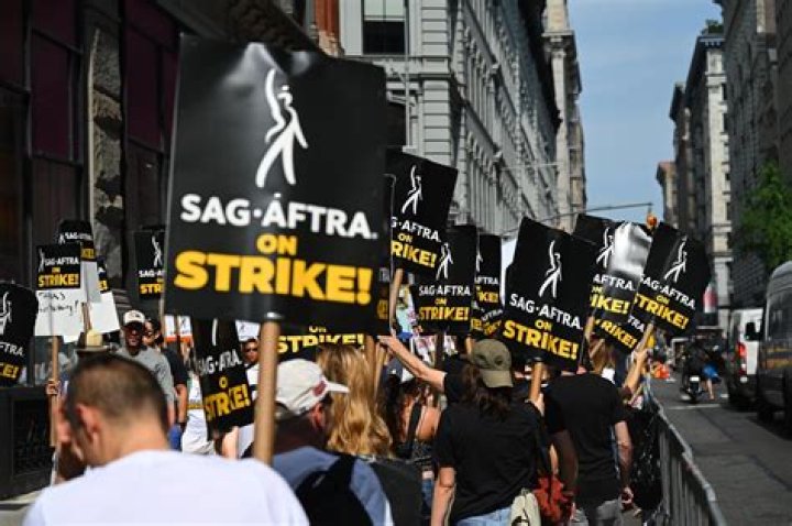 Broadway Avoids Strike as Union Reaches Temporary Agreement