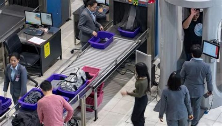 Quick Answer: Can Airport Scanners See Through Clothes