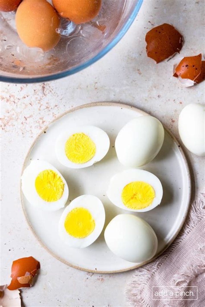 Question: Can Hard Boiled Eggs Make You Sick