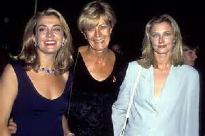 Carrie Fisher Dead: Sisters Joely and Tricia Are ‘Heartbroken’