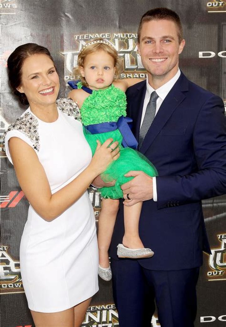 Cassandra Jean Amell: 5 Things to Know About Stephen Amell's Wife