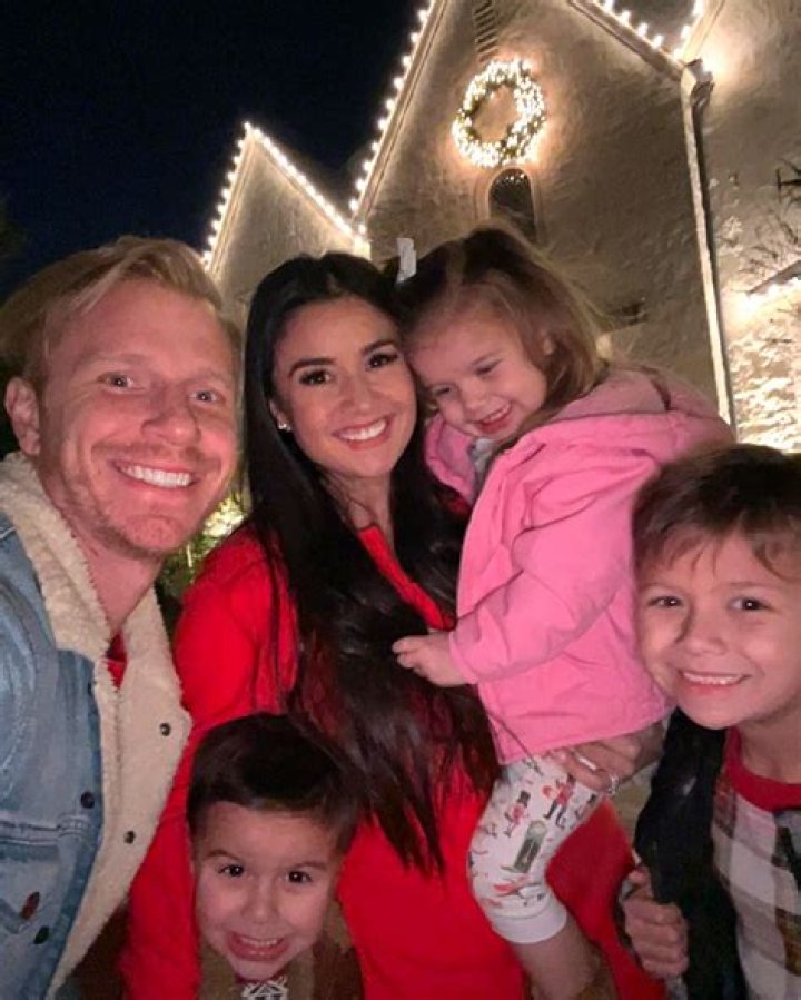 Catherine Giudici, Sean Lowe’s Family Album With Samuel, Isaiah, Mia