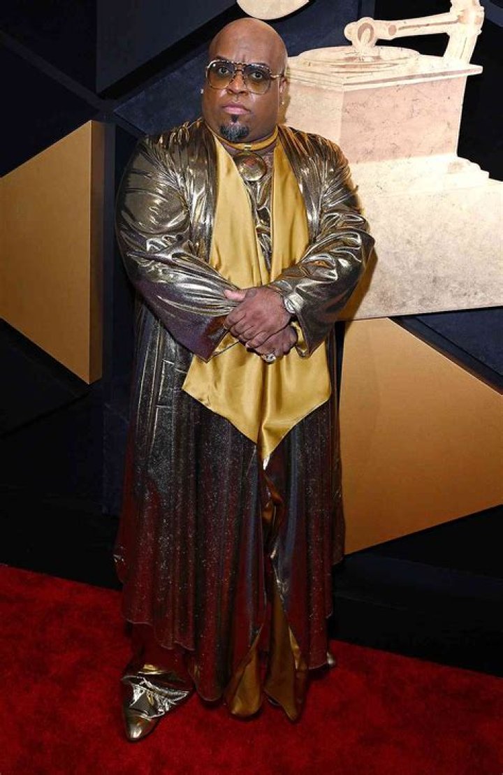 CeeLo Green Arrives at Grammys 2017 in Bizarre Gold Ensemble