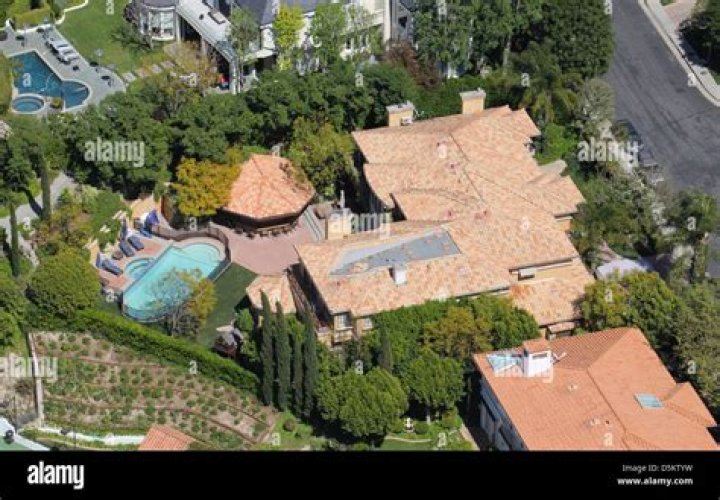 Charlie Sheen sells Beverly Hills mansion for $6.6m after admitting he’s in a ‘financial crisis’ – The US Sun