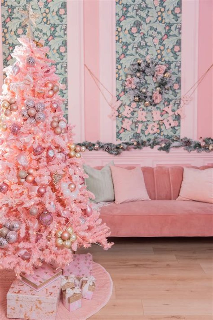 CM Punk Finally Takes Down His Pink Christmas Tree
