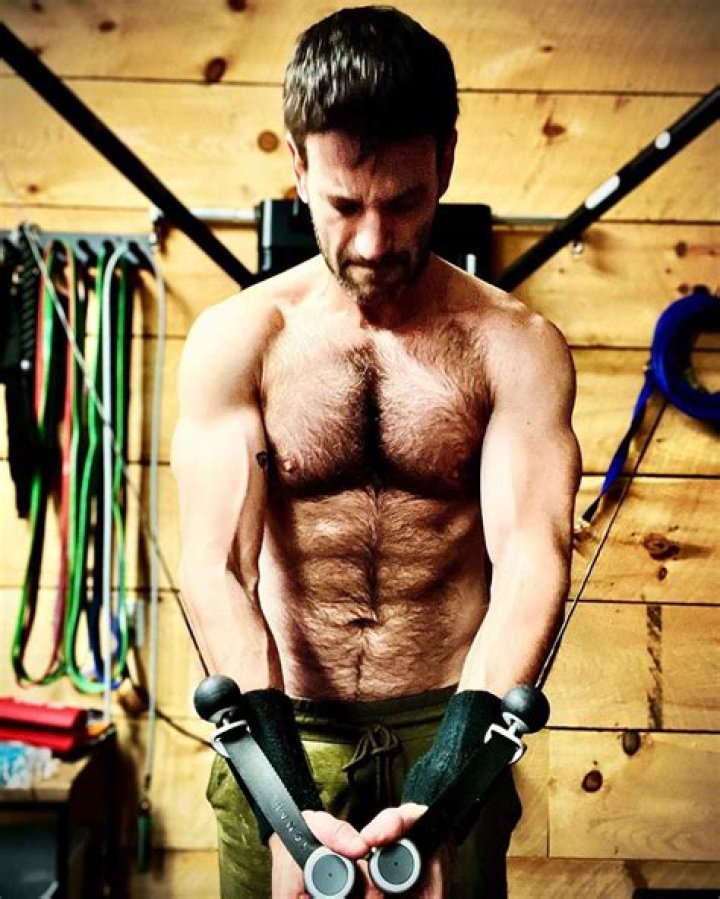Colin Donnell Shows Off Abs After Getting Into 'Best Shape'