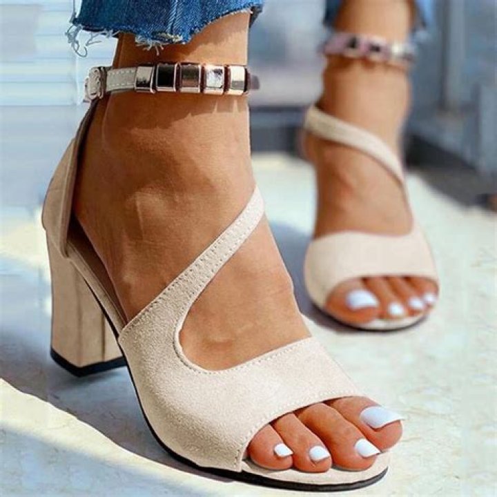 Shop the 7 Most Comfortable Neutral Sandals for Summer