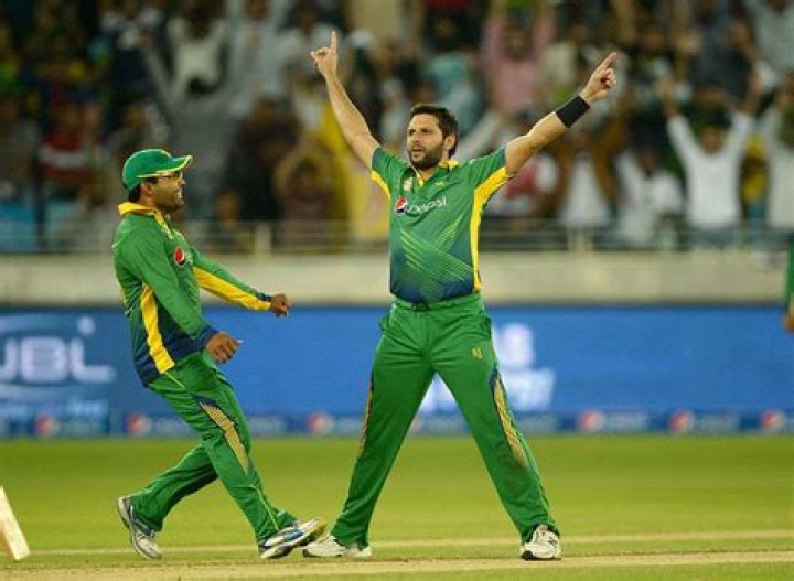 Shahid Afridi takes flabbergasting catch in PSL, Twitter left in shock – India TV
