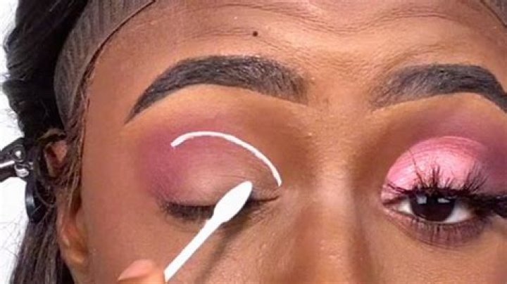 This Cut Crease Makeup Hack Is Perfect For Hooded Eyes
