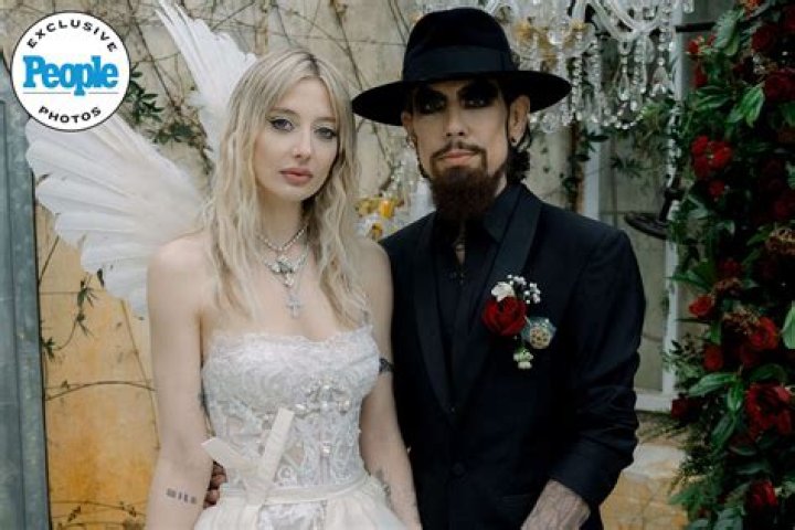 Exploring The Intriguing Connection Between Dave Navarro And Vanessa