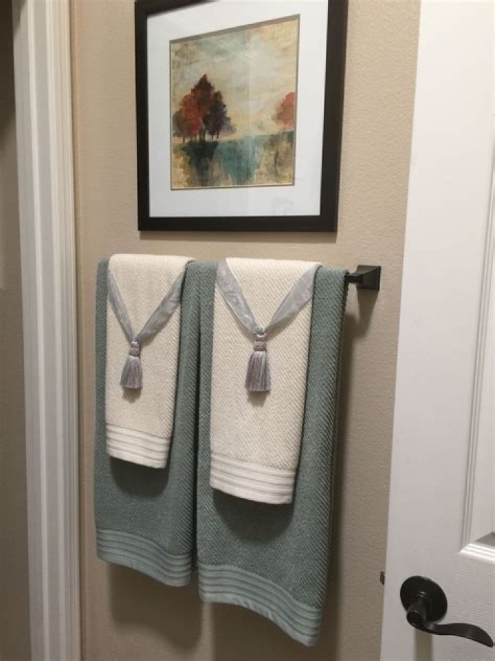 Decorating How To Arrange Towels On Towel Bar