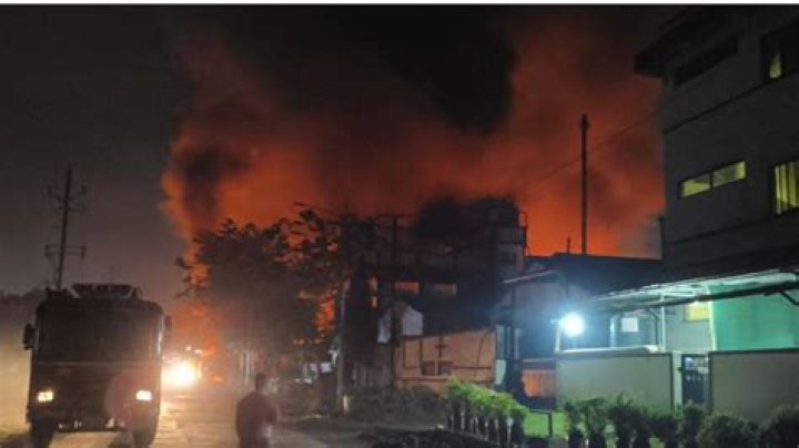 Delhi: Fire breaks out at factory in Karampura, dousing operation underway