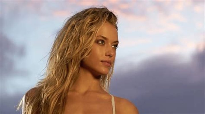 Derek Jeter Is Engaged to SI Swimsuit Model Hannah Davis
