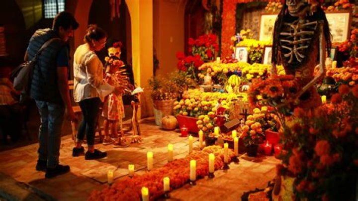 Día de los Muertos Mexican tradition honors dead: what it means