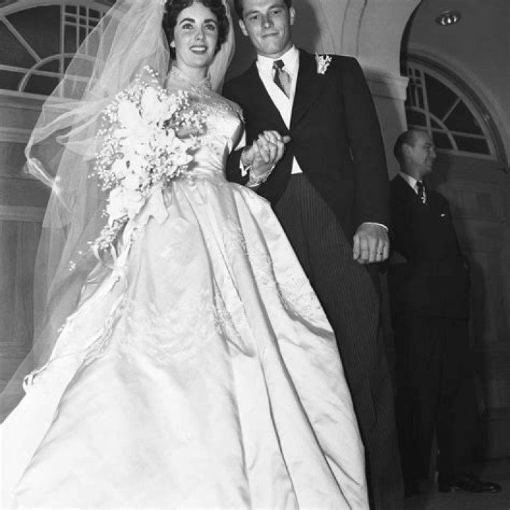 Elizabeth Taylor's Iconic Wedding Dresses: A Journey Through Love And Fashion
