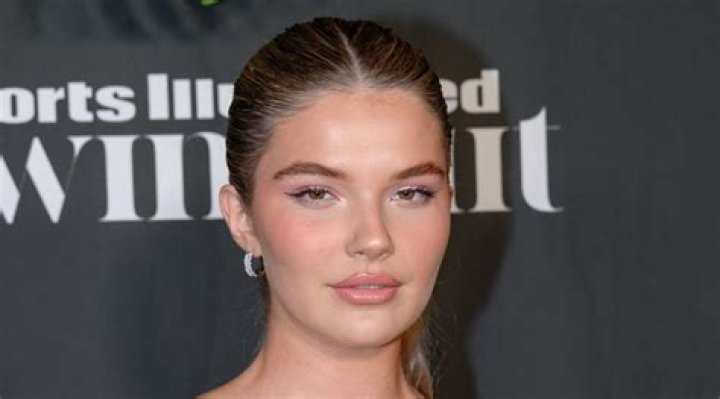 Ellie Thumann (Model) Wiki, Biography, Age, Height, Weight, Boyfriend, Net Worth