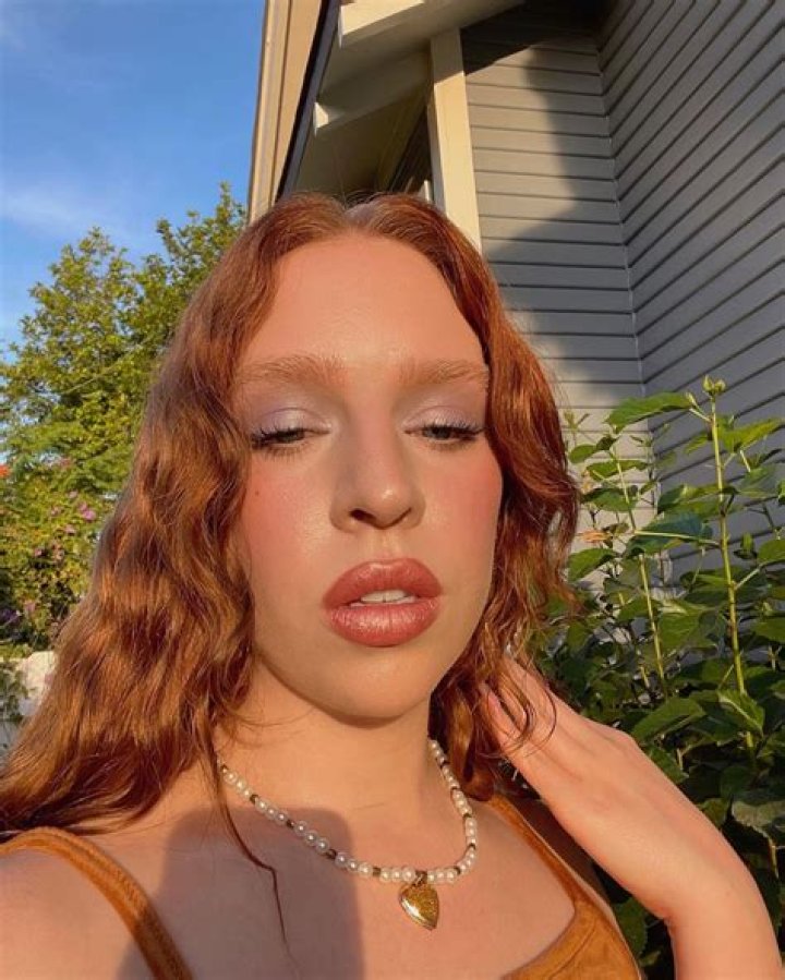 Discovering Ellise Laurenne: A Rising Star In The Music Industry