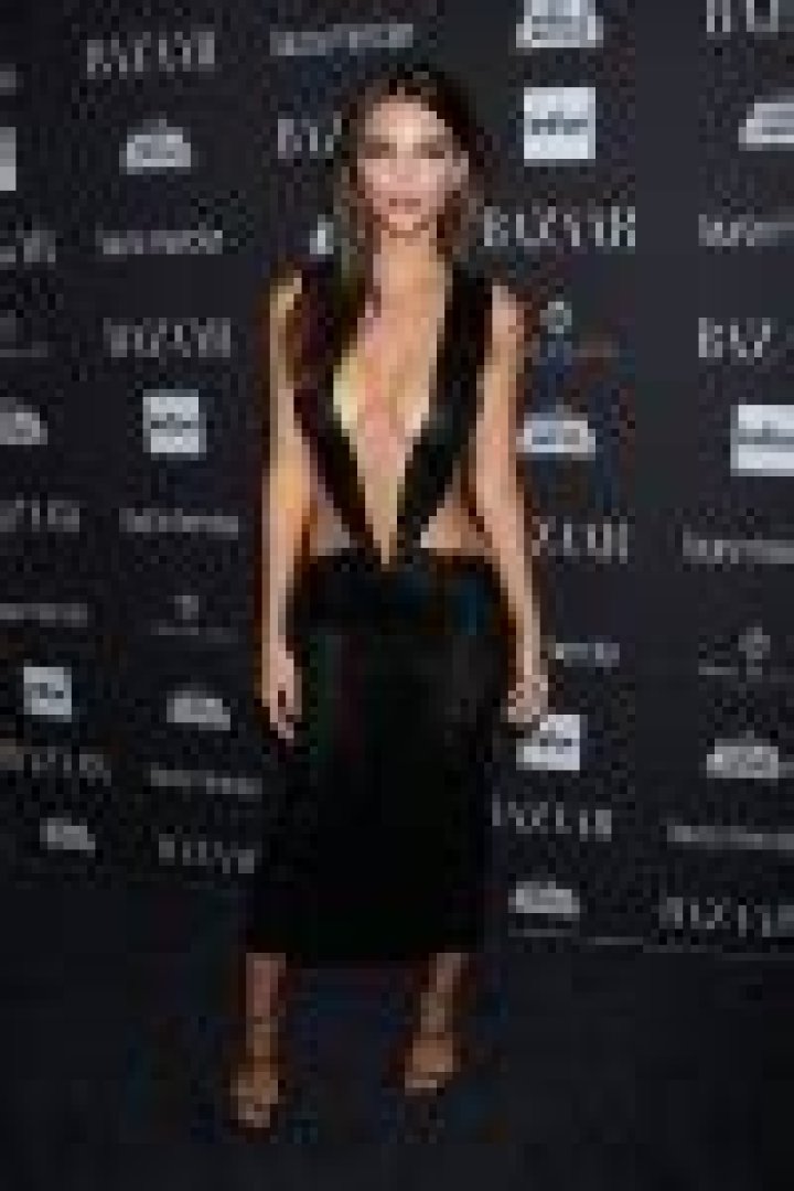 Emily Ratajkowski Defends Wearing ‘Controversial’ Dress in 2016