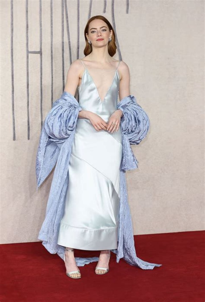 Emma Stone Revives the Old Hollywood Shawl at ‘Poor Things’ Screening