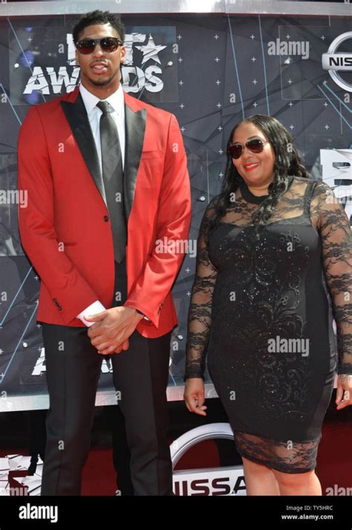 Exploring The Life And Career Of Erainer Davis: A Comprehensive Biography