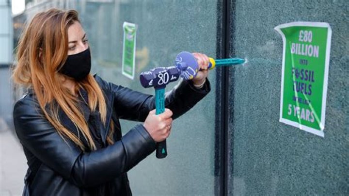 Extinction Rebellion activists smash windows at HSBC HQ in Canary Wharf as nine arrested in World Earth Day protest