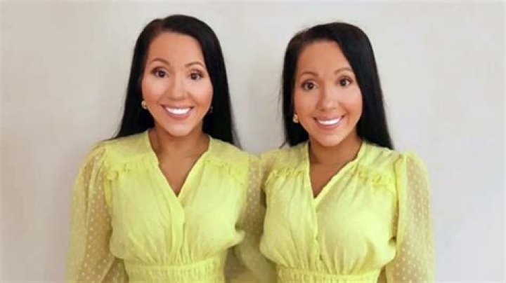 Who are twins Anna & Lucy DeCinque on Extreme Sisters?