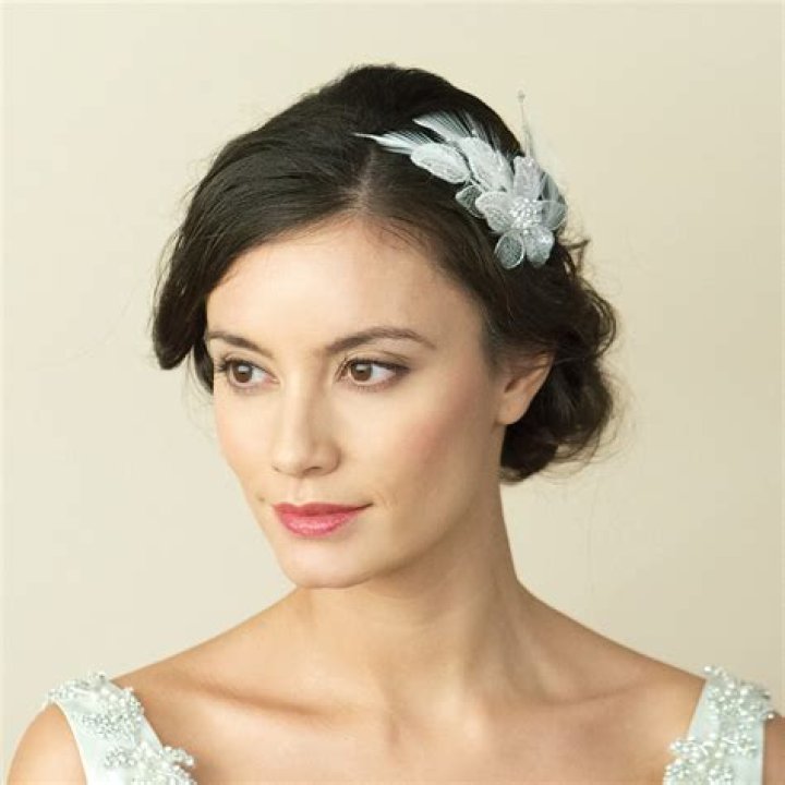 Alluring Bridal Elegance: Feather Headpieces For The Perfect Touch