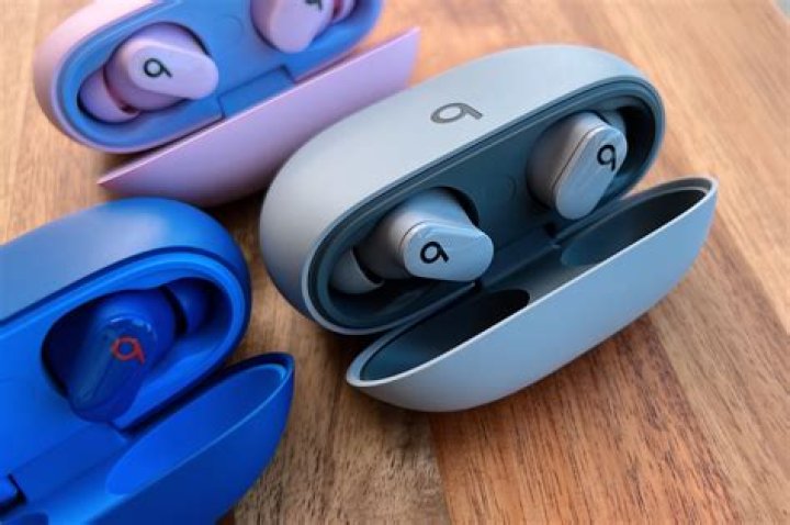 Beats Studio Buds Colors Moon Gray, Ocean Blue and Sunset Pink