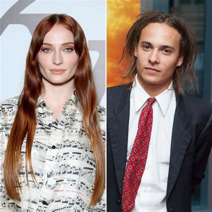 Exploring Frank Dillane's Relationships: A Deep Dive
