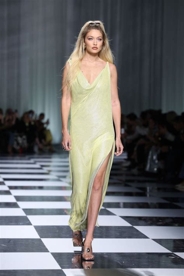 Gigi Hadid's Best Runway Moments: Pics