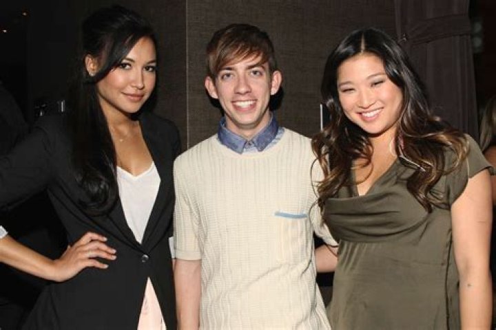Glee’s Jenna Ushkowitz, Kevin McHale Reunite for Bachelorette Bash