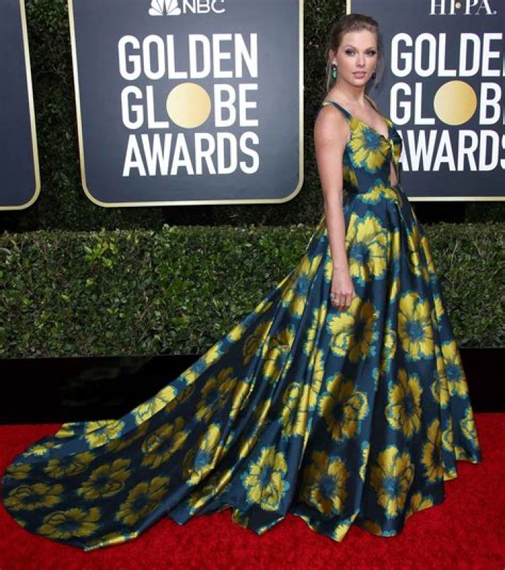 Golden Globes 2020: Taylor Swift Wears Custom Floral Etro Gown
