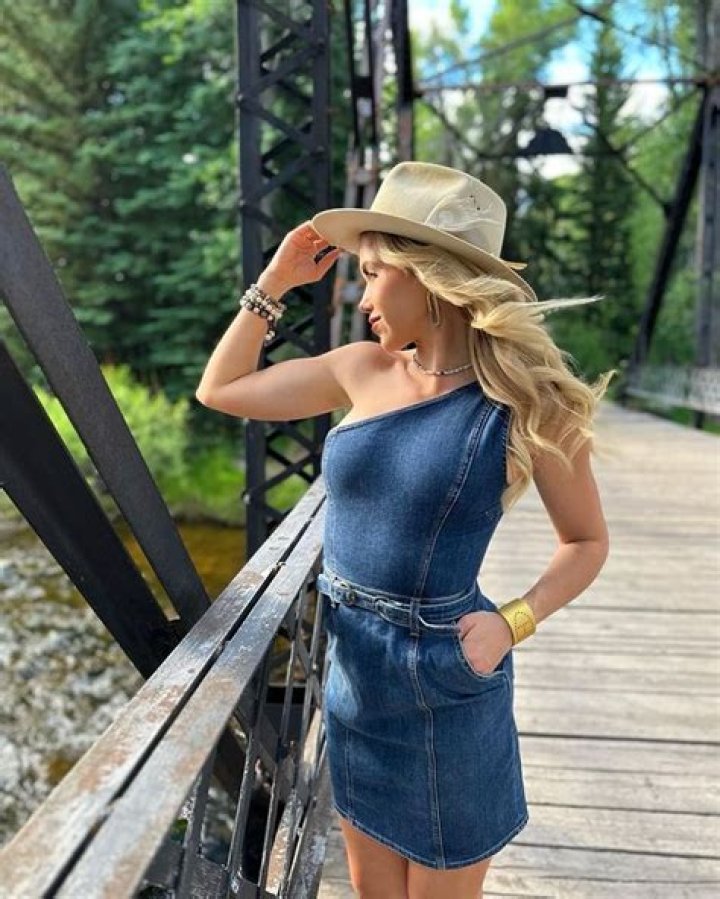 Gracie Hunt looks stunning in figure-hugging dress as fans tell Kansas City Chiefs heiress she's 'drop dead gorgeous'