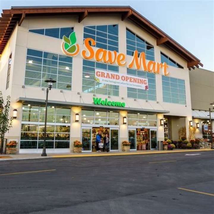 Legendary grocery chain with 200 shops is abruptly closing location after 50 years because store is getting kicked out