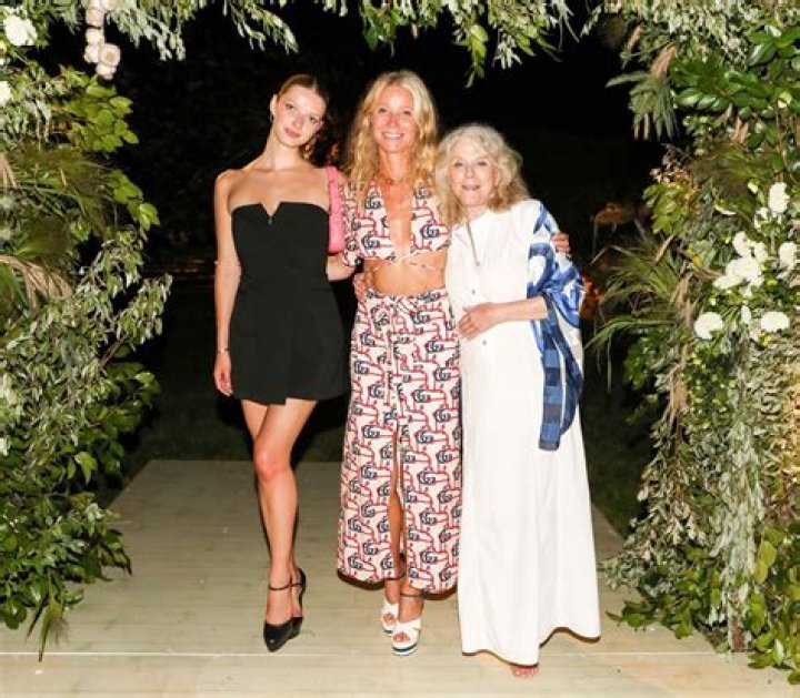 Gwyneth Paltrow Poses With Blythe Danner, Daughter Apple in Hamptons