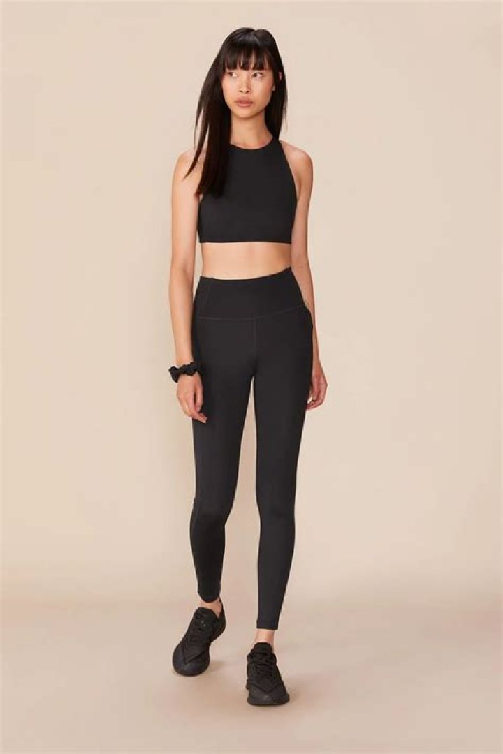 I’m a 5’6” gym girl who weighs 147 lbs - people say I have an ‘amazing figure’ when I pose in my leggings