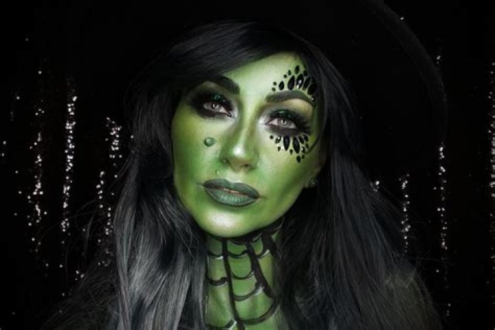29 Witch Makeup Ideas That We'd Actually Want To Wear This Halloween