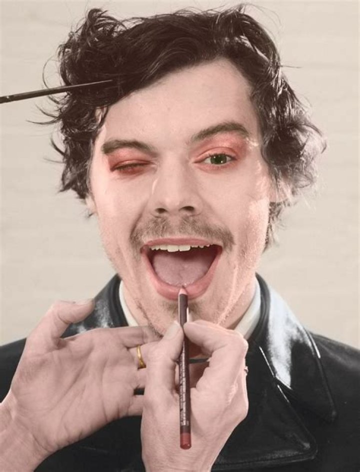 Unveiling The Magic Of Harry Styles Lipstick: A Trendsetter's Touch