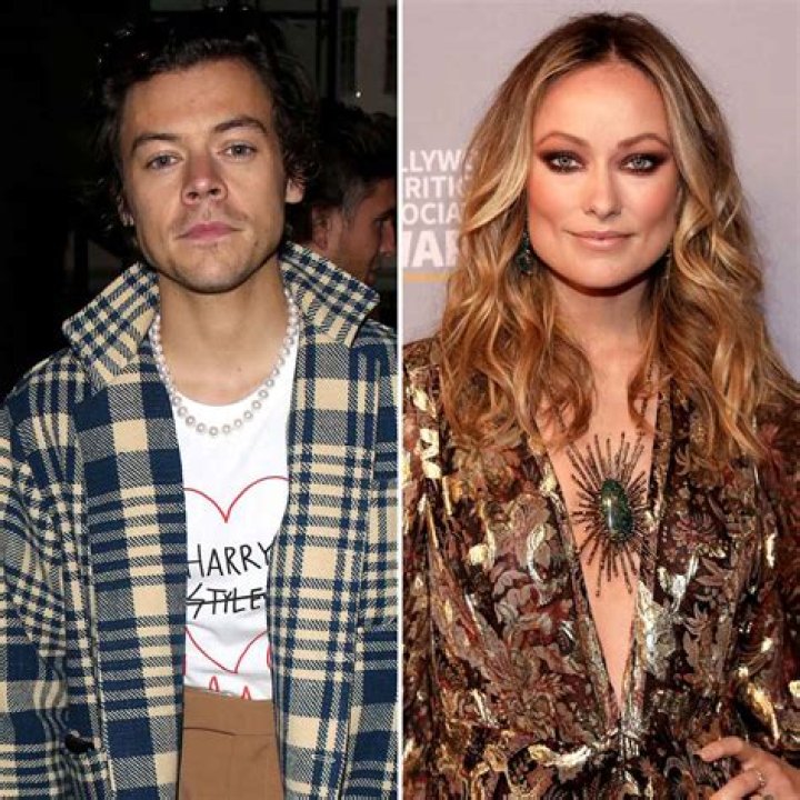 Harry Styles, Olivia Wilde Hold Hands on NYC Date Night: Photos