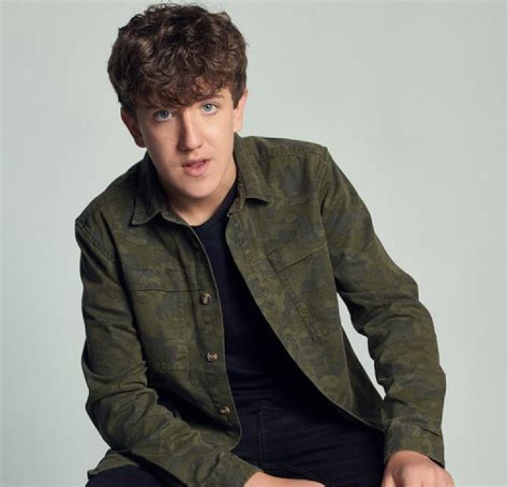 Henry Gallagher Age, Wiki, Biography, Net Worth, Girlfriend, Income, Music, Instagram