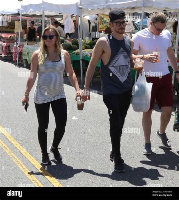 Hilary Duff marries fiance Matthew Koma in Los Angeles – India TV