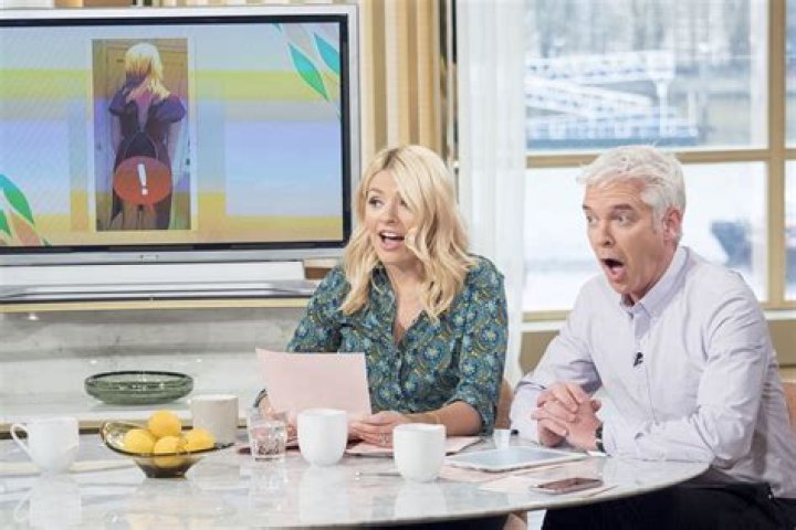 Holly Willoughby Wardrobe Malfunction at Number Ten